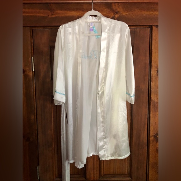 Bride Robe - Picture 2 of 3
